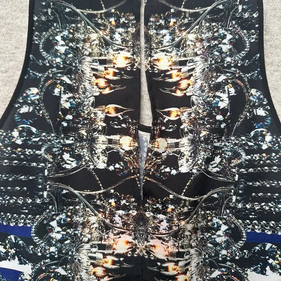 Unique Digital Print Trapeze Hem Tank Top - Picture 6 of 15